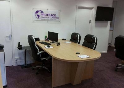 bespoke-office-furniture-gloucestershire